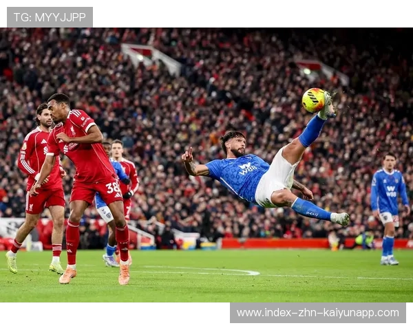 利物浦围攻桑德兰球门，迪亚斯抽射被门将托起