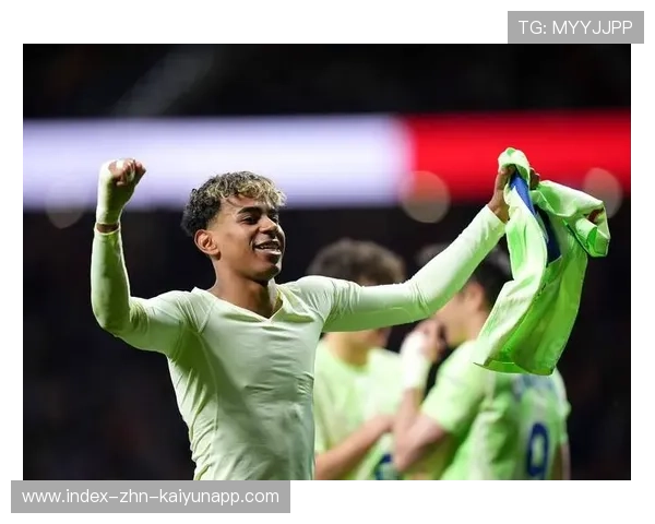 巴塞罗那进攻展开，亚马尔跑位极具穿透