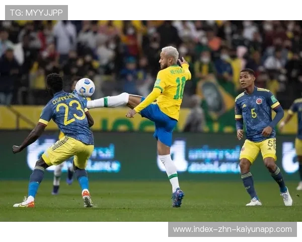 内马尔脚尖轻抹形成挑传，巴西攻势一击即中：技艺与激情的完美结合